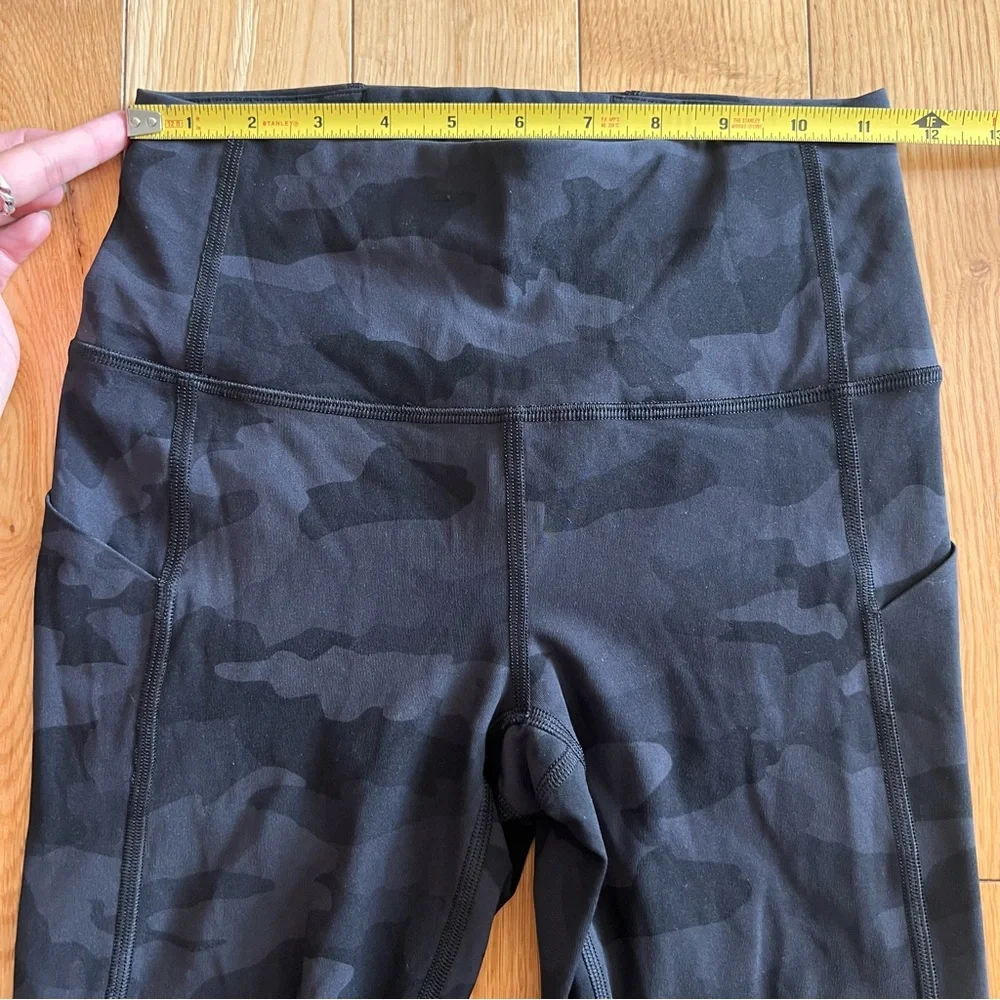 Lululemon Athletica Black Camo Mid Rise Crop Leggings‎ Pockets Yoga Size 2